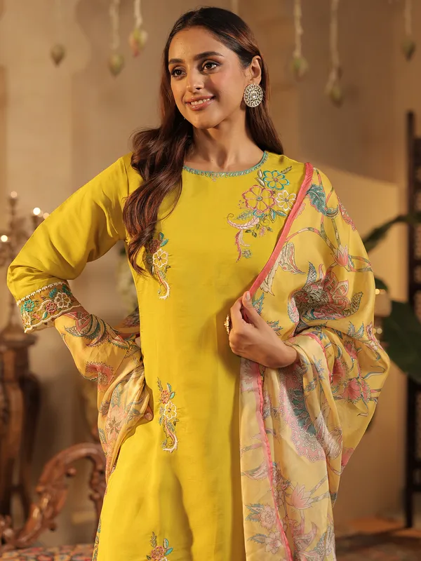 Yellow_Embroidered_Silk_Blend_Kurta_Trouser_Dupatta_Set