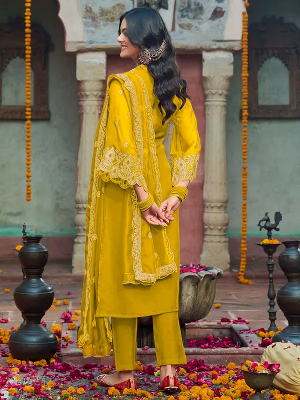 Yellow_Embroidered_Organza_Kurta_Trouser_Dupatta_Set