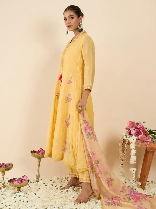 Yellow_Embroidered_Organza_Kurta_Trouser_Dupatta_Set