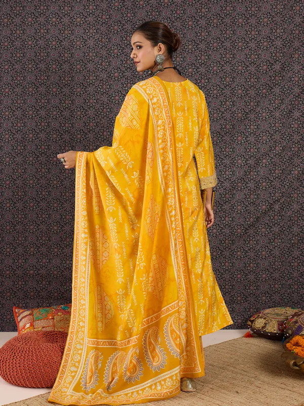 Yellow_Chanderi_Silk_Embroidered_Kurta_Trouser_Dupatta_Set