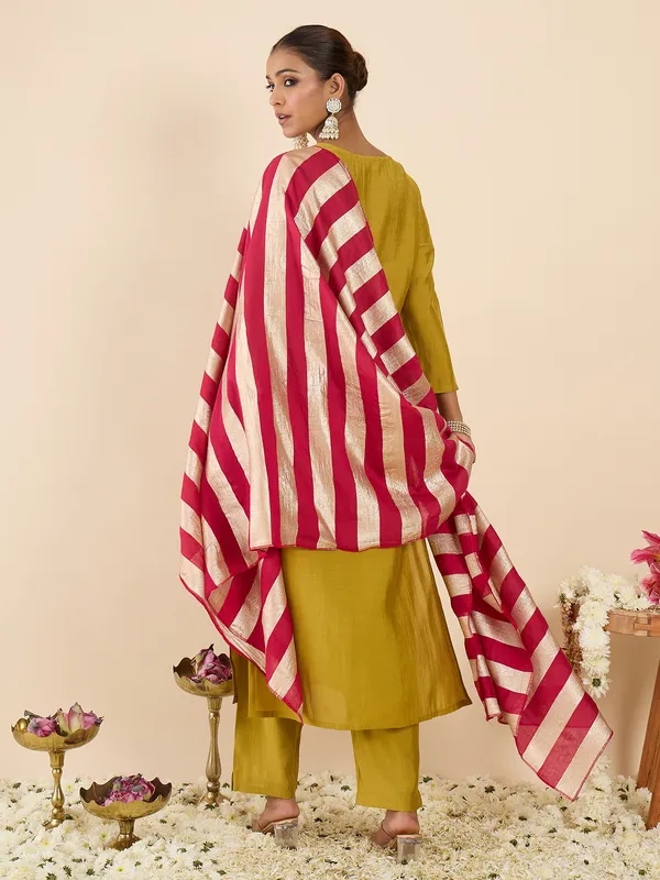 Yellow_Embroidered_Straight_Kurta_Trousers_With_Dupatta_set
