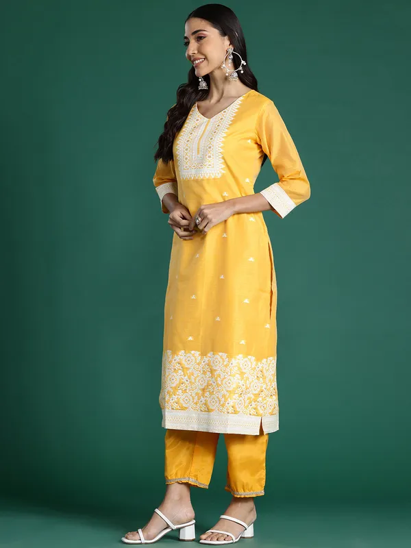Yellow_Woven_Design_Chanderi_Silk_Kurta_Trouser_Dupatta_Set