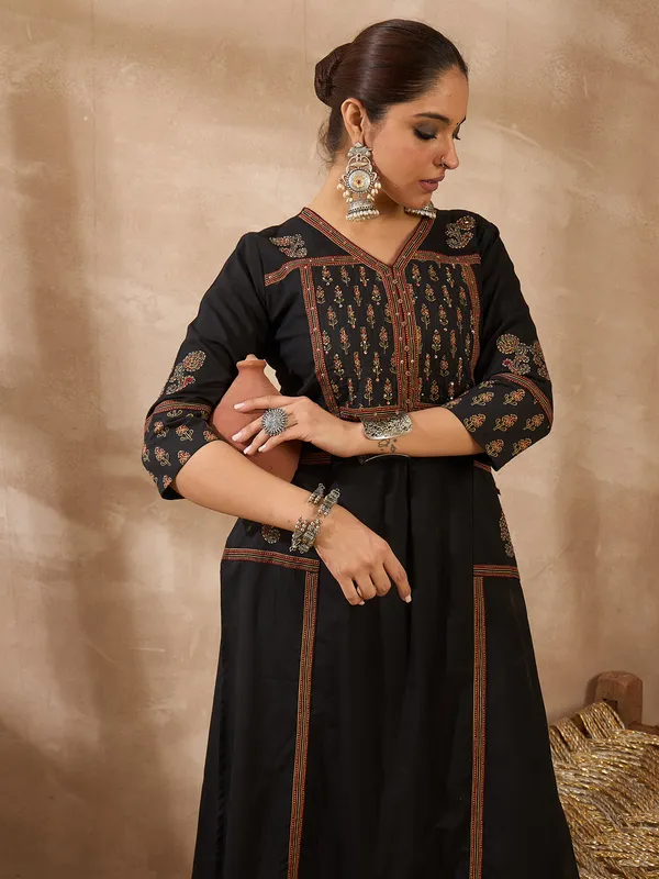 Black_Cotton_A-Line_Kurta_with_Trousers