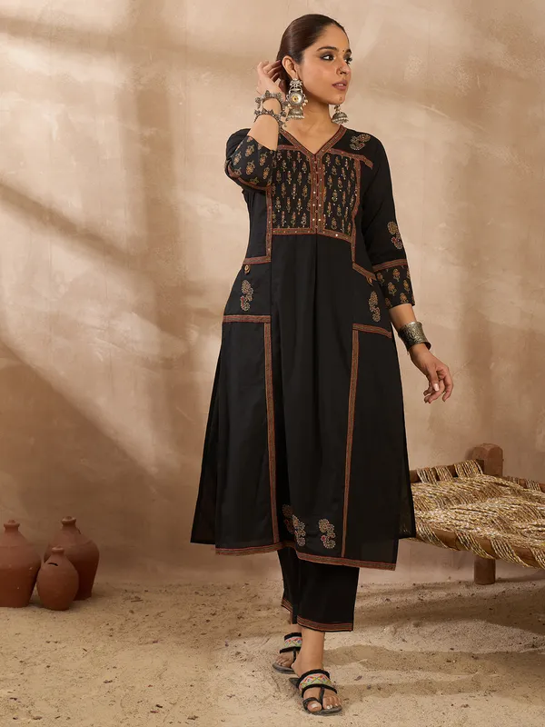 Black_Cotton_A-Line_Kurta_with_Trousers