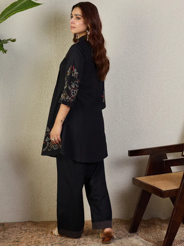 Black_Cotton_A-Line_Kurta_with_Trousers