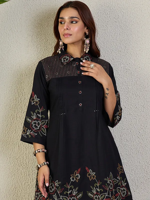Black_Cotton_A-Line_Kurta_with_Trousers