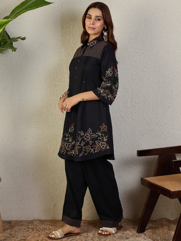 Black_Cotton_A-Line_Kurta_with_Trousers
