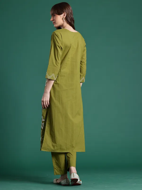 Green_Embroidered_Pure_Cotton_Kurta_Trouser_Set