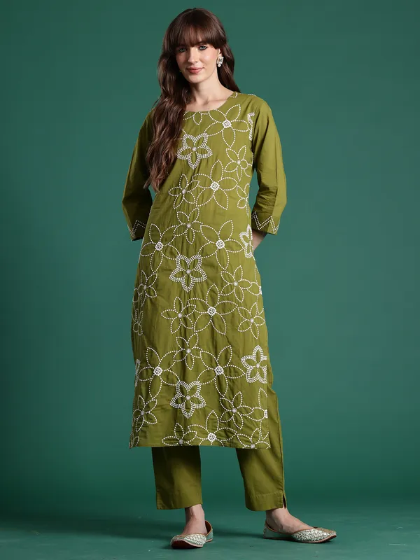 Green_Embroidered_Pure_Cotton_Kurta_Trouser_Set