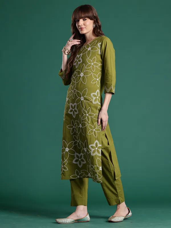 Green_Embroidered_Pure_Cotton_Kurta_Trouser_Set