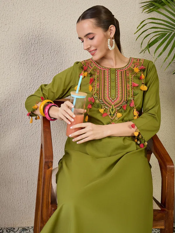 Green_Embroidered_Pure_Cotton_Kurta_Trouser_Set