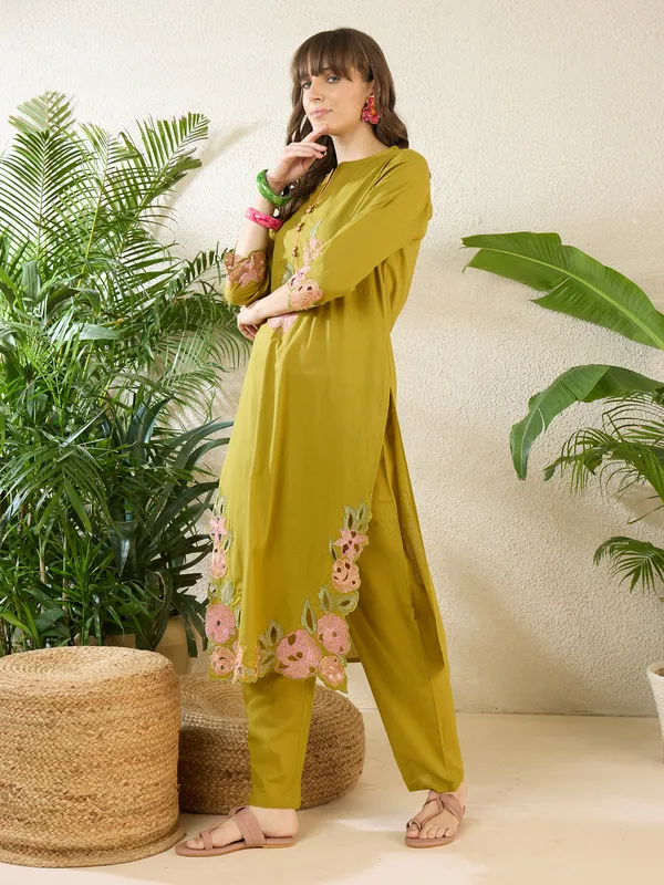 Green_Embroidered_Pure_Cotton_Kurta_Trouser_Set