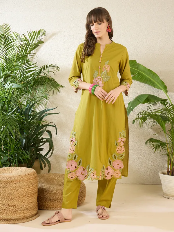 Green_Embroidered_Pure_Cotton_Kurta_Trouser_Set
