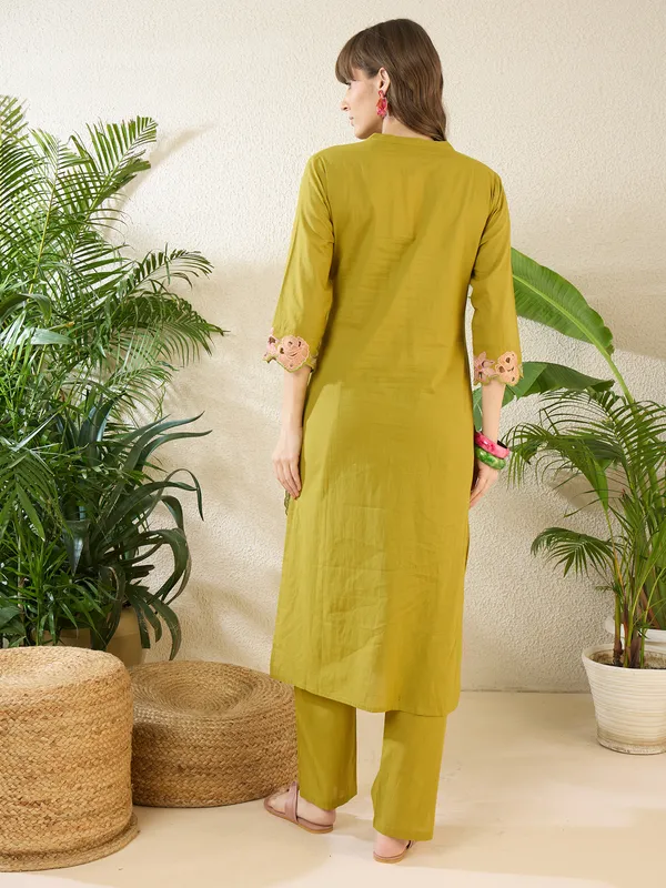 Green_Embroidered_Pure_Cotton_Kurta_Trouser_Set