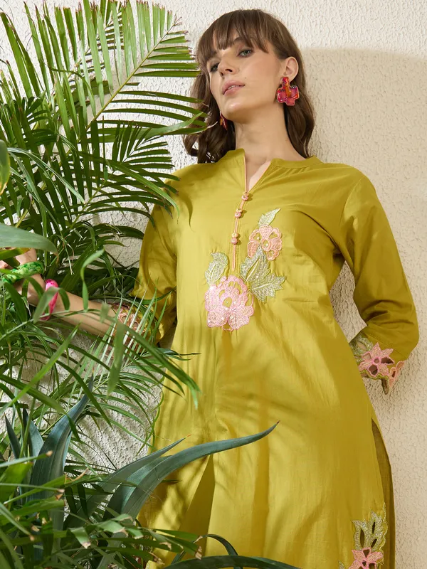 Green_Embroidered_Pure_Cotton_Kurta_Trouser_Set