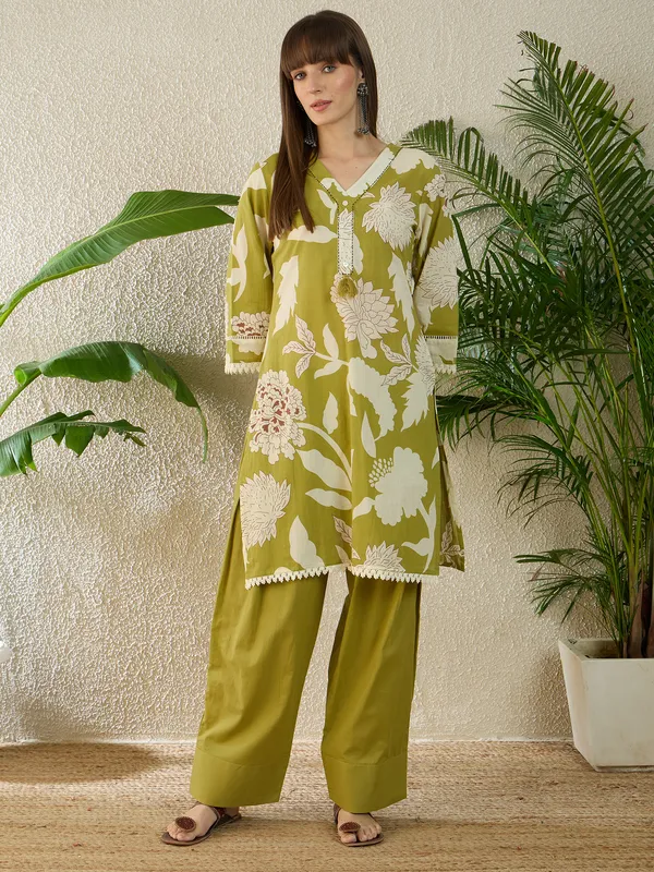 Green_Cotton_Straight_Kurta_with_Palazzos