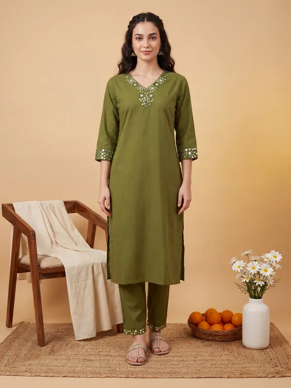 Green_Embroidered_Pure_Cotton_Kurta_Trouser_Set