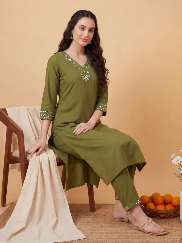 Green_Embroidered_Pure_Cotton_Kurta_Trouser_Set