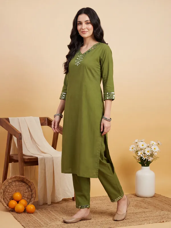 Green_Embroidered_Pure_Cotton_Kurta_Trouser_Set
