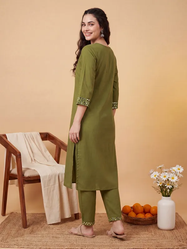 Green_Embroidered_Pure_Cotton_Kurta_Trouser_Set