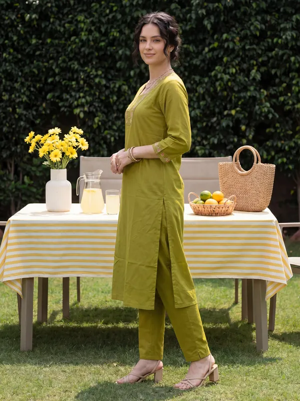 Green_Embroidered_Pure_Cotton_Kurta_Trouser_Set