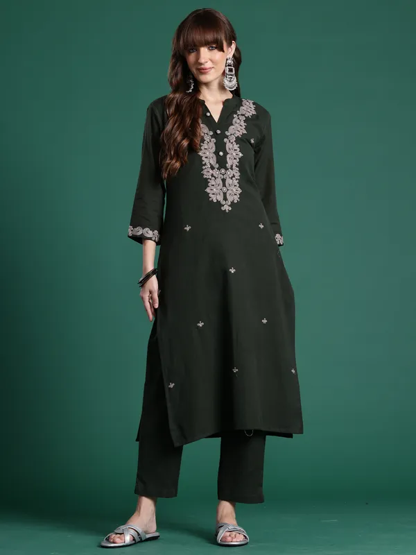 Green_Embroidered_Pure_Cotton_Kurta_Trouser_Set