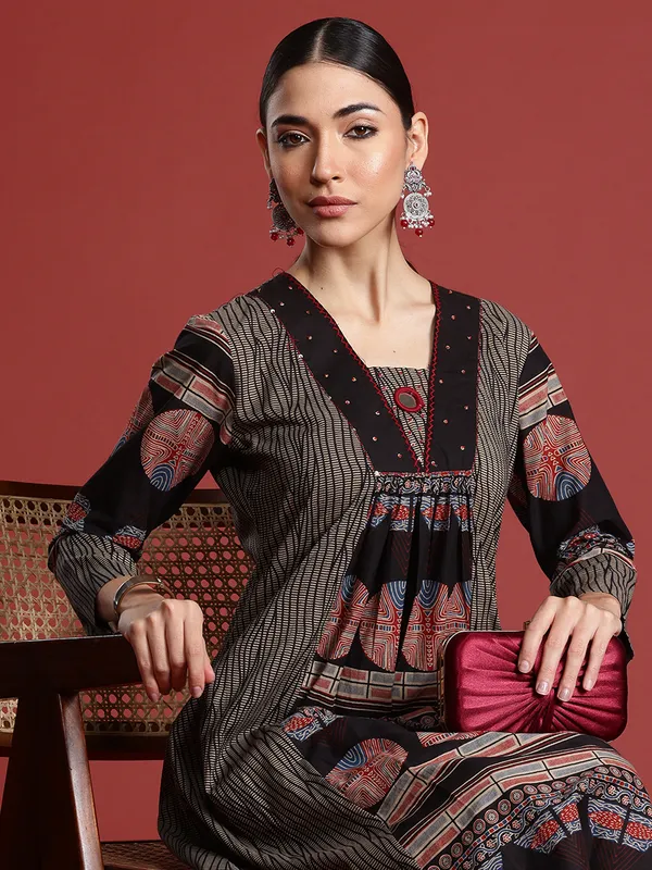 Multicolor_Printed_Pure_Cotton_Kurta_Trouser_Set