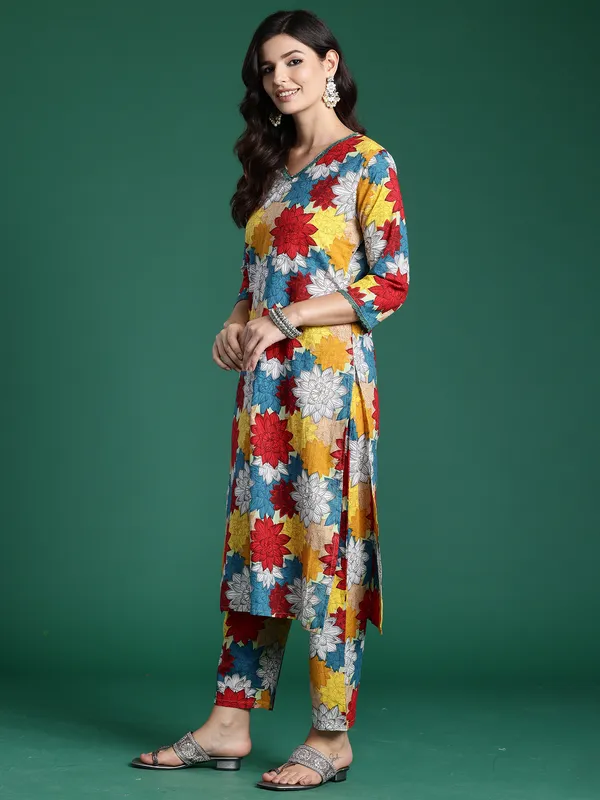 Multicolor_Printed_Pure_Cotton_Kurta_Trouser_Set