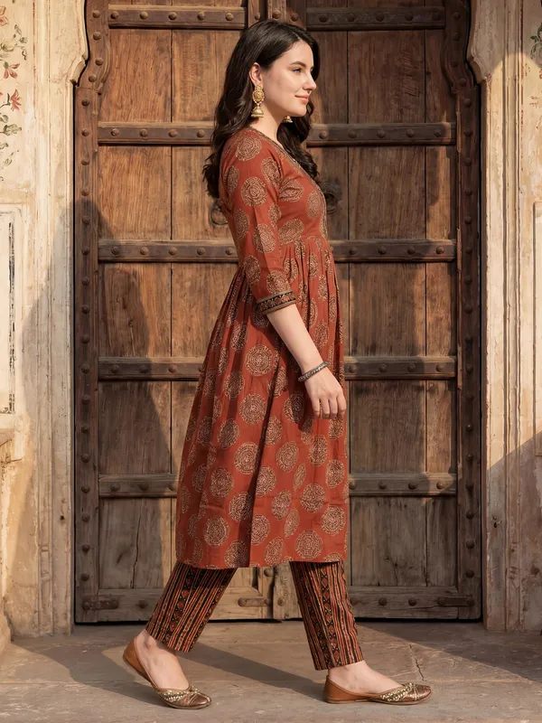 Maroon_Printed_Pure_Cotton_Kurta_Trouser_Set
