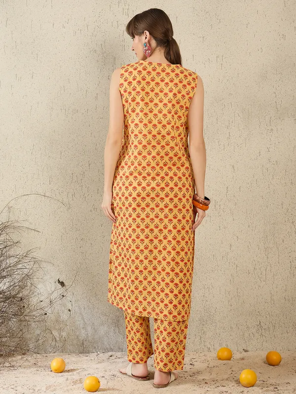 Mustard_Printed_Pure_Cotton_Kurta_Trouser_Set