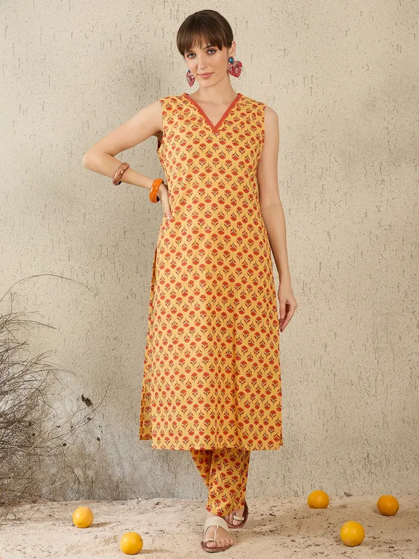Mustard_Printed_Pure_Cotton_Kurta_Trouser_Set