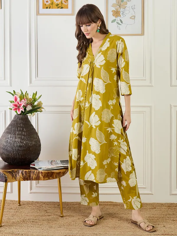 Mustard_Printed_Pure_Cotton_Kurta_Trouser_Set