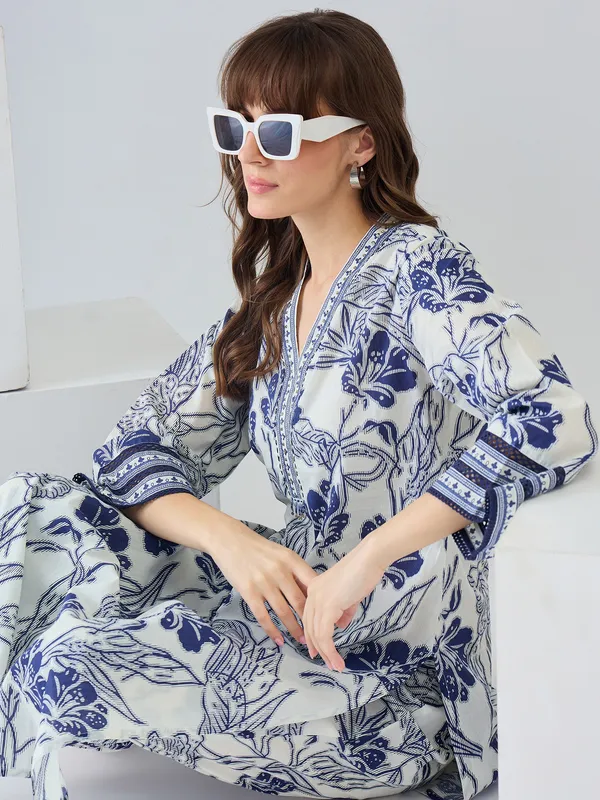 Off_White_Cotton_Straight_Kurta_with_Trousers