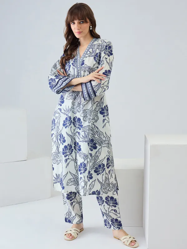 Off_White_Cotton_Straight_Kurta_with_Trousers