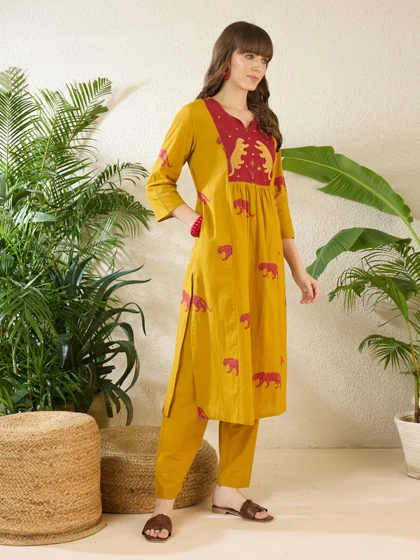 Yellow_Printed_Pure_Cotton_Kurta_Trouser_Set