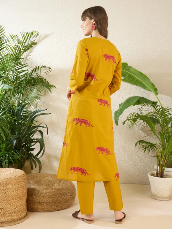 Yellow_Printed_Pure_Cotton_Kurta_Trouser_Set