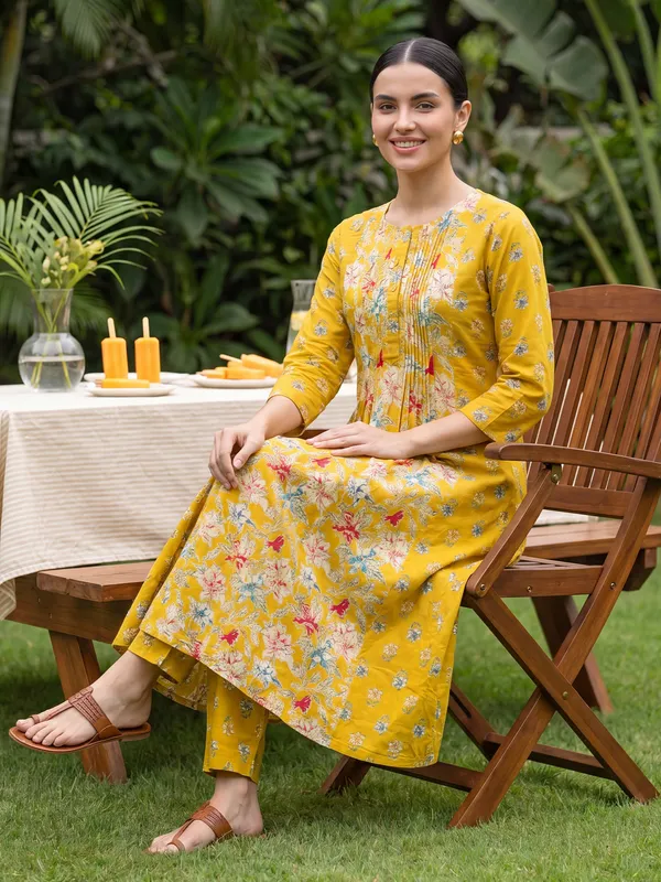 Yellow_Printed_Pure_Cotton_Kurta_Trouser_Set