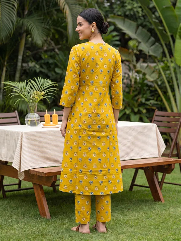 Yellow_Printed_Pure_Cotton_Kurta_Trouser_Set
