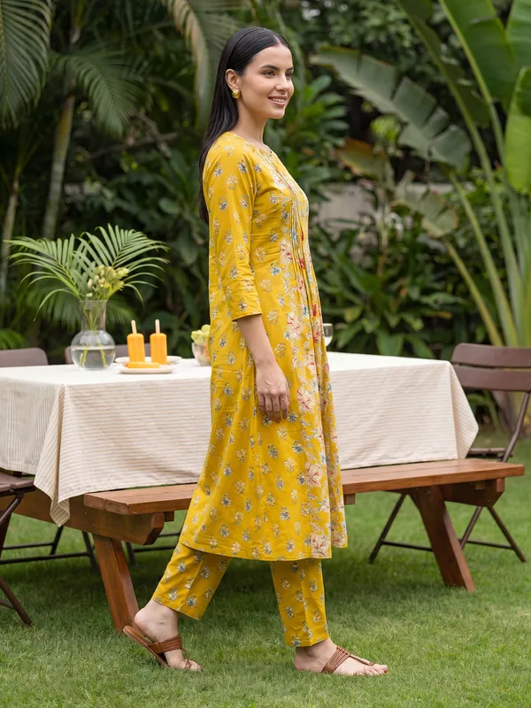 Yellow_Printed_Pure_Cotton_Kurta_Trouser_Set