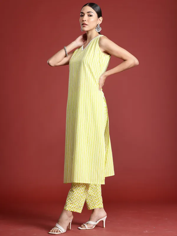 Yellow_Printed_Pure_Cotton_Kurta_Trouser_Set