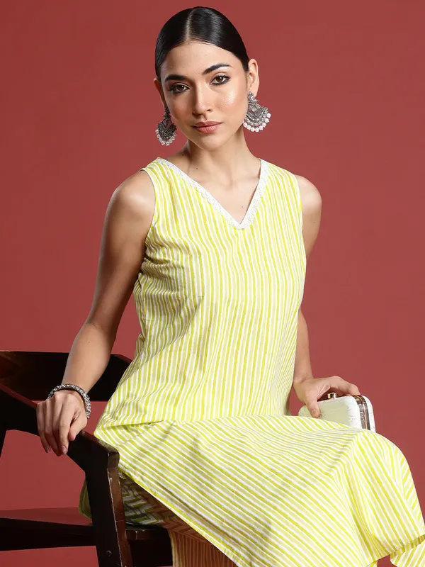 Yellow_Printed_Pure_Cotton_Kurta_Trouser_Set