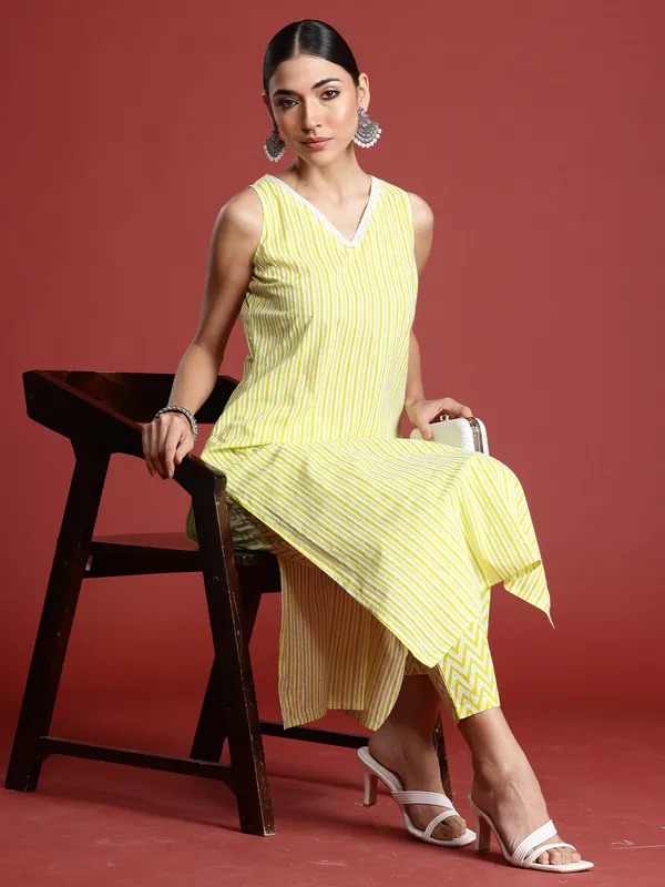 Yellow_Printed_Pure_Cotton_Kurta_Trouser_Set