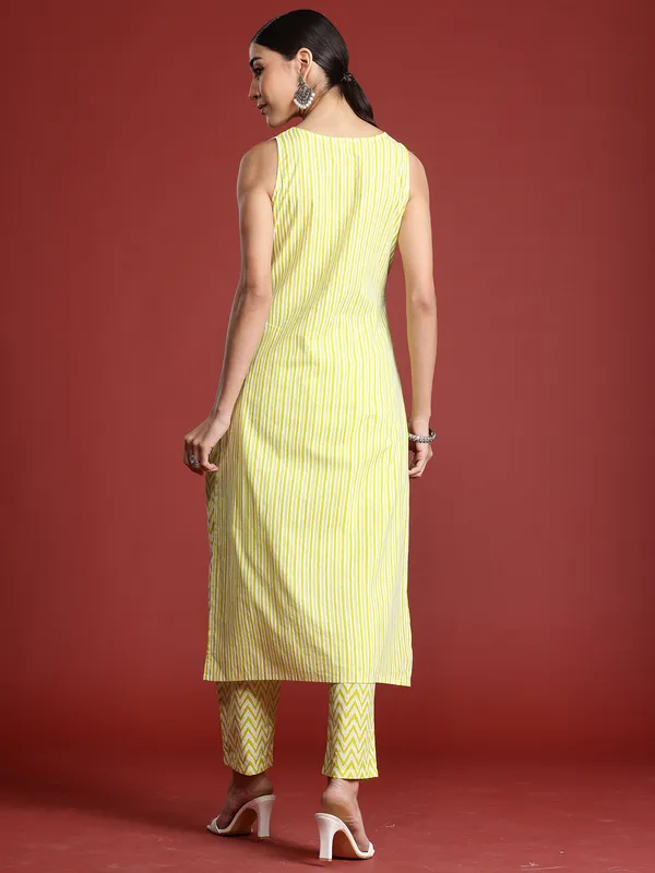 Yellow_Printed_Pure_Cotton_Kurta_Trouser_Set