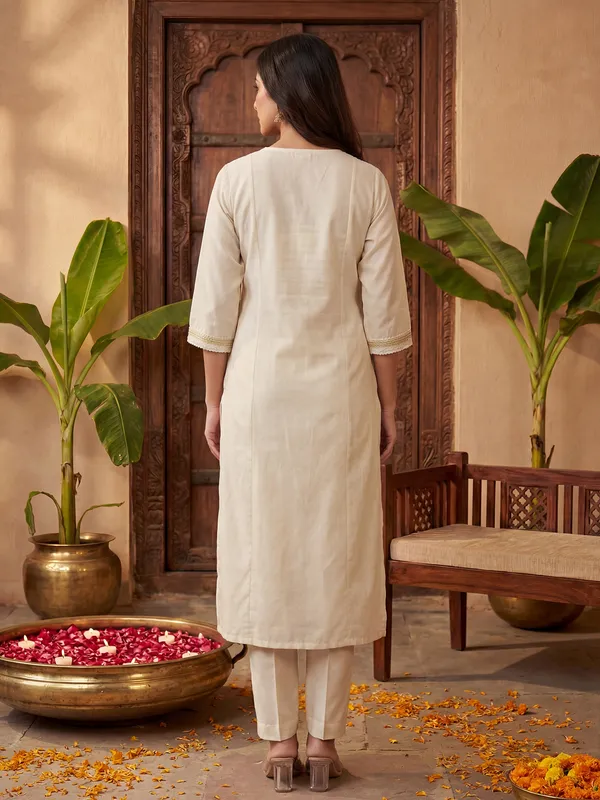 Off_White_Embroidered_Silk_Kurta_Trouser_Set