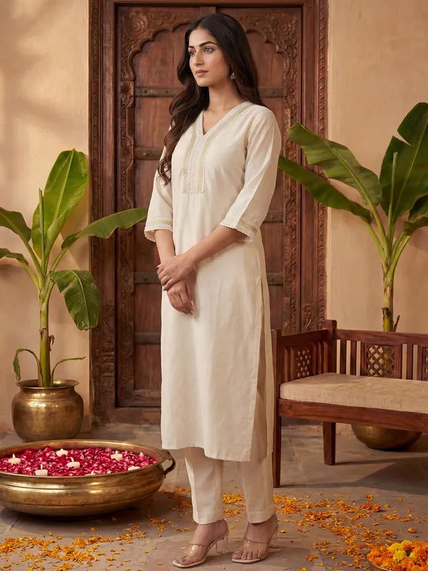 Off_White_Embroidered_Silk_Kurta_Trouser_Set