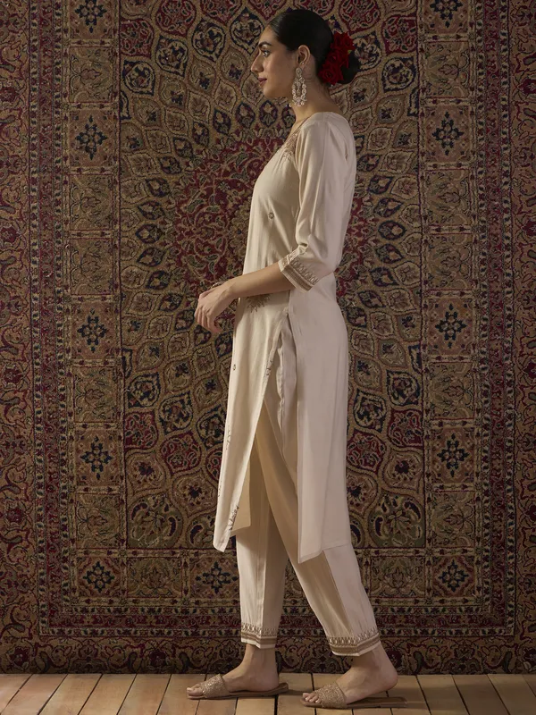 White_Embroidered_Liva_Kurta_Trouser_Set