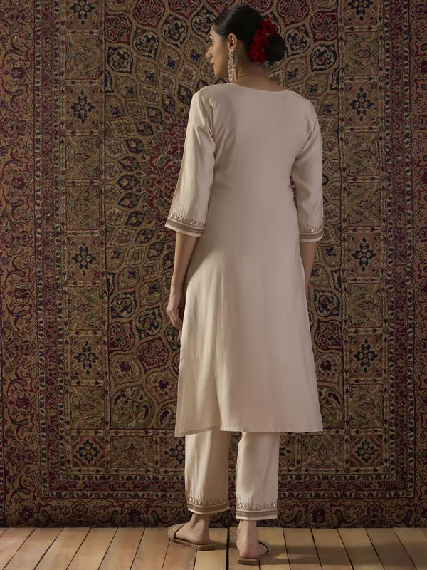 White_Embroidered_Liva_Kurta_Trouser_Set