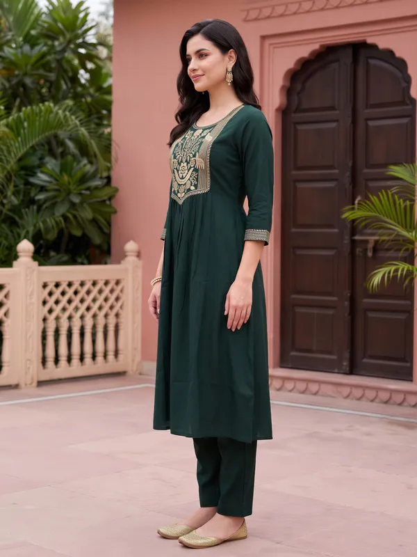 Green_Embroidered_Pure_Cotton_Kurta_Trouser_Set