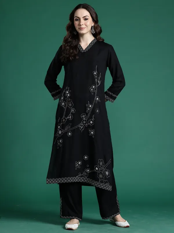 Black_Embroidered_Viscose_Rayon_Kurta_Trouser_Set