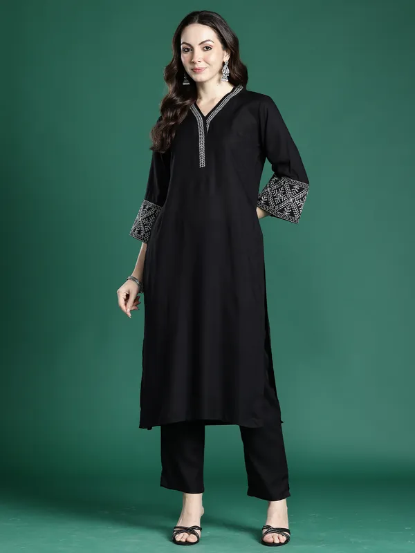 Black_Embroidered_Viscose_Rayon_Kurta_Trouser_Set